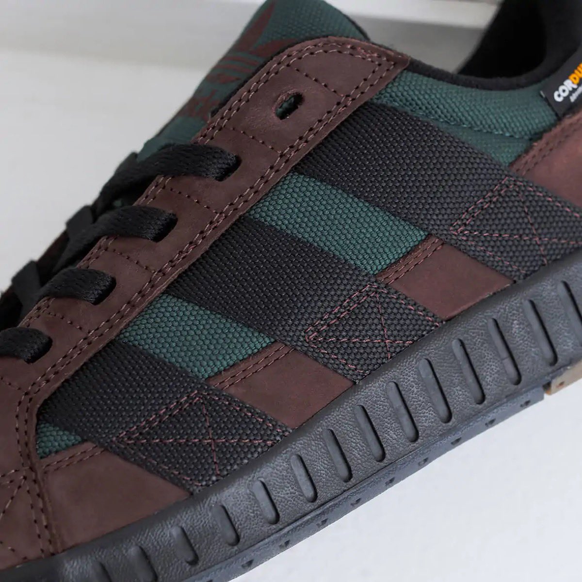 adidas × atmos 別注『LAWSUIT “Beef & Broccoli”』が国内2月24日（土 