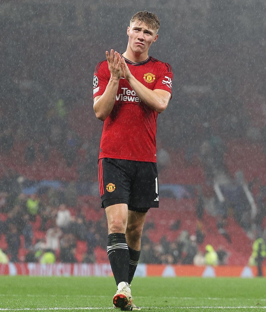• NONE of Højlund's last 3 goals have been assisted by any Man Utd player
• FIVE out of Højlund's 8 goals this season, have not been assisted by any Man Utd player

Shambles. He's been made to feed off scraps.

Reminds me of when Fergie told his players: "I've brought a striker