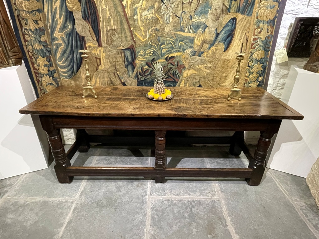 A very good charles ii english oak refectory table. Circa 1660. 

rb.gy/ze55xh

#oakrefectorytable #refectorytable #antiqueoaktable #antiqueoakfurniture #antique #furniture