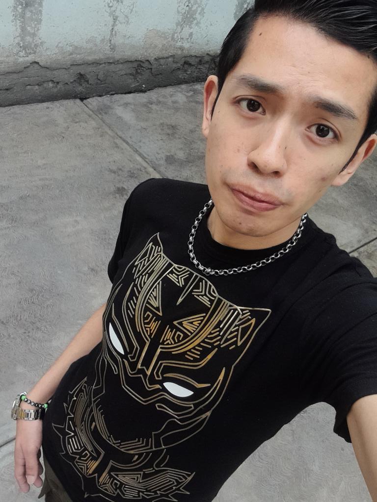 Adry698's tweet image. #BlackPanther 
Amo el outfit 🖤