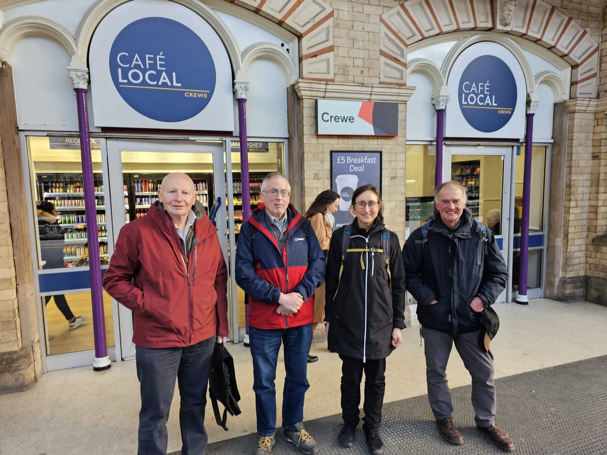 TALES OF THE TRAIL 🥾🛤️ Mike & Les, joined by Owen, CRO @heartwalesline, met with Simon & Sarah from @SouthEastManCRP last week to share their expertise of creating a long-distance #WalkingTrail. 🤔 Could we see a similar #RailToTrail in #Manchester? We hope so.