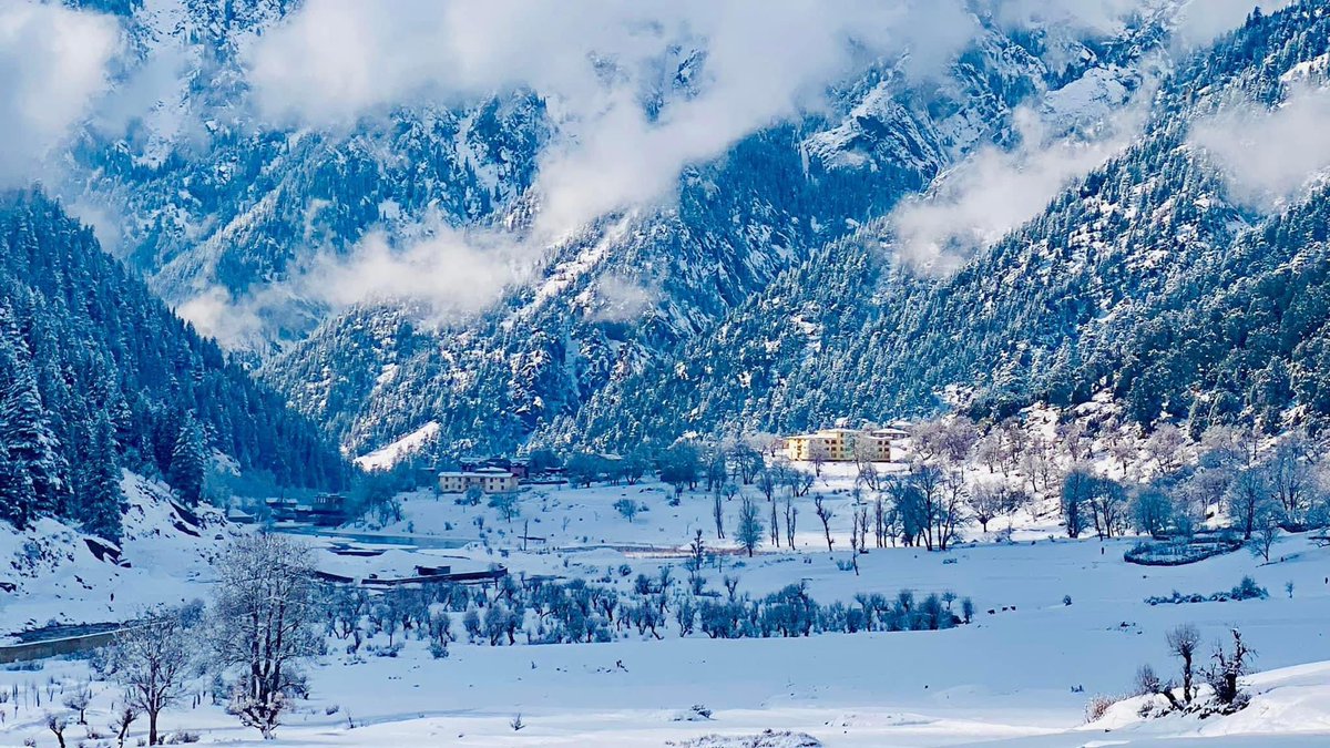 Nuristantribune's tweet image. Snowy Nuristan
Parun Town, Central Nuristan, Afghanistan 🇦🇫 
@Nuristantribune
