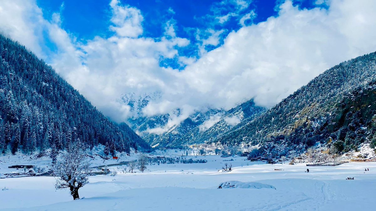 Nuristantribune's tweet image. Snowy Nuristan
Parun Town, Central Nuristan, Afghanistan 🇦🇫 
@Nuristantribune