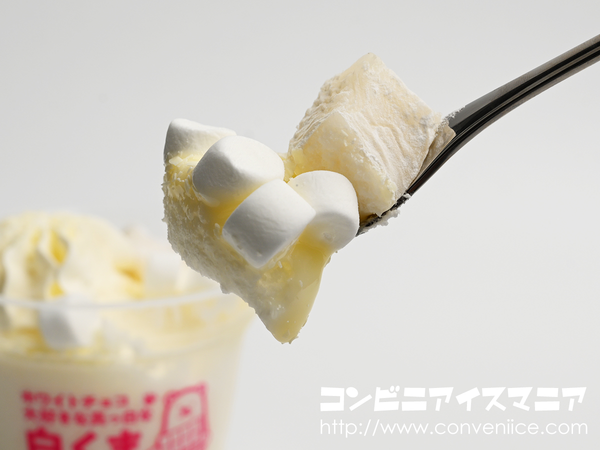 iceman_ax's tweet image. ホワイトチョコ×練乳ーーー!! 

7プレミアム 白くまシリーズの新作、ホワイトチョコづくしの白くま、うま過ぎです!!😭

天面には、ホワイトチョコアイス、ホワイトチョコフレーク、ホワイトチョコ風わらび餅、そして柔らかなマシュマロをトッピング!!…