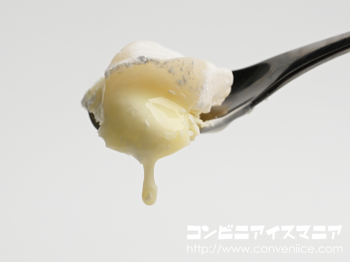 iceman_ax's tweet image. ホワイトチョコ×練乳ーーー!! 

7プレミアム 白くまシリーズの新作、ホワイトチョコづくしの白くま、うま過ぎです!!😭

天面には、ホワイトチョコアイス、ホワイトチョコフレーク、ホワイトチョコ風わらび餅、そして柔らかなマシュマロをトッピング!!…