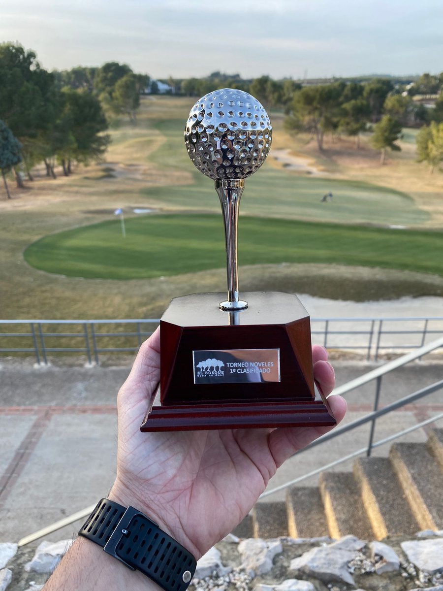 El pasado sábado, 27 de enero, dió lugar del primer torneo de nóveles de nuestro club, donde decenas de personas se han interesado en participar. El ganador ha sido Enrique Javier Albelda Rosillo con 26 puntos stableford. 
#GolfNovatos #TorneoGolf #ClubDeGolf #ElBosqueGolf