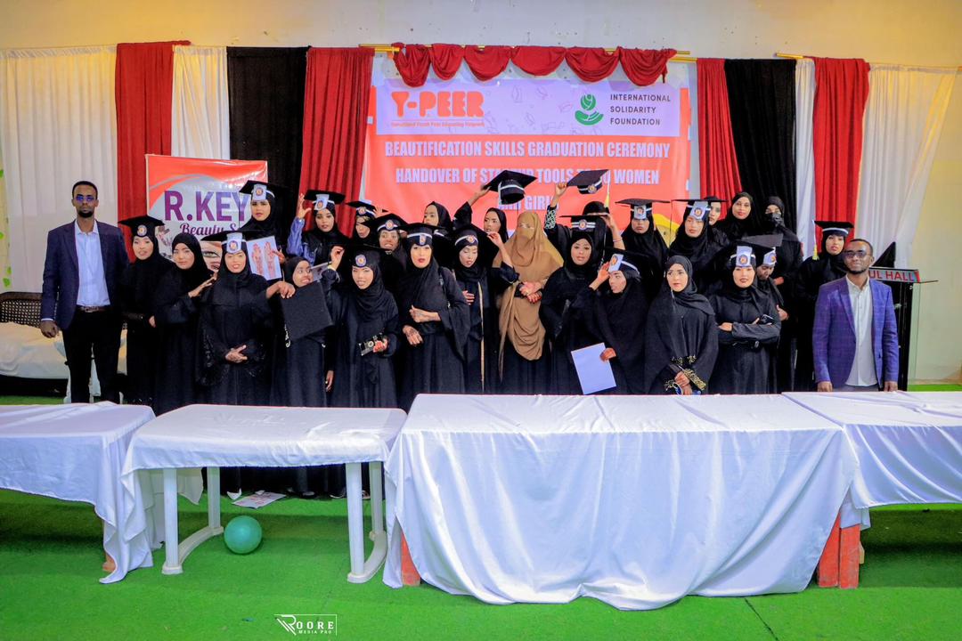 YPeer's tweet photo. Somaliland @YPEER and ISF have awarded startup tools to 30 women and girls who successfully finished makeup and henna training in Erigavo. Let's congratulate these skilled individuals as they begin their entrepreneurial ventures! 
 #SLYPEER #ISF #MakeupTraining #HennaTraining https://t.co/cJOtHzRJxA