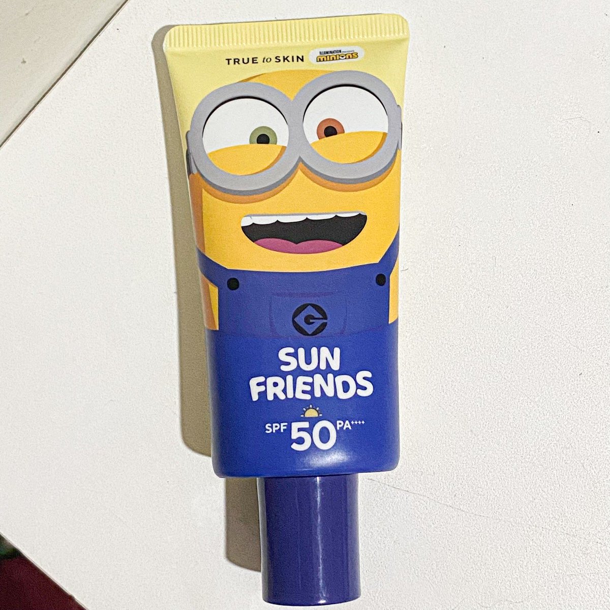 journeywithApr's tweet image. LIAAAT…….SUNSCREEN TRUE TO SKIN PUNYA PACKAGING LEBIH GEDE 

jadi ga cape beli mulu…ditambah collabs sama Minions 😭 LUCU BGT PLSSSS 😭