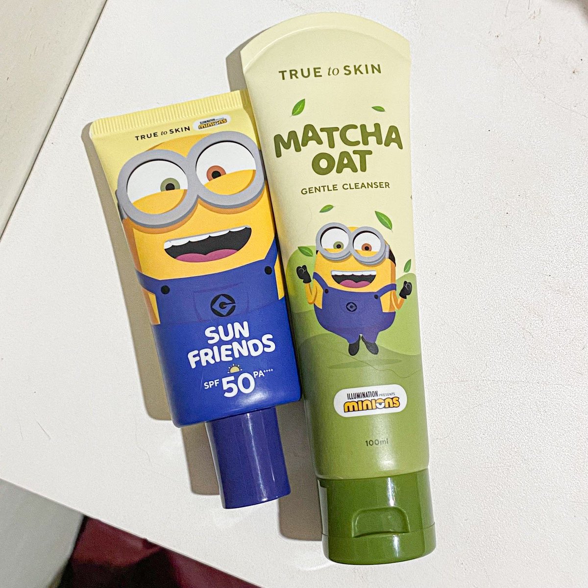 journeywithApr's tweet image. LIAAAT…….SUNSCREEN TRUE TO SKIN PUNYA PACKAGING LEBIH GEDE 

jadi ga cape beli mulu…ditambah collabs sama Minions 😭 LUCU BGT PLSSSS 😭