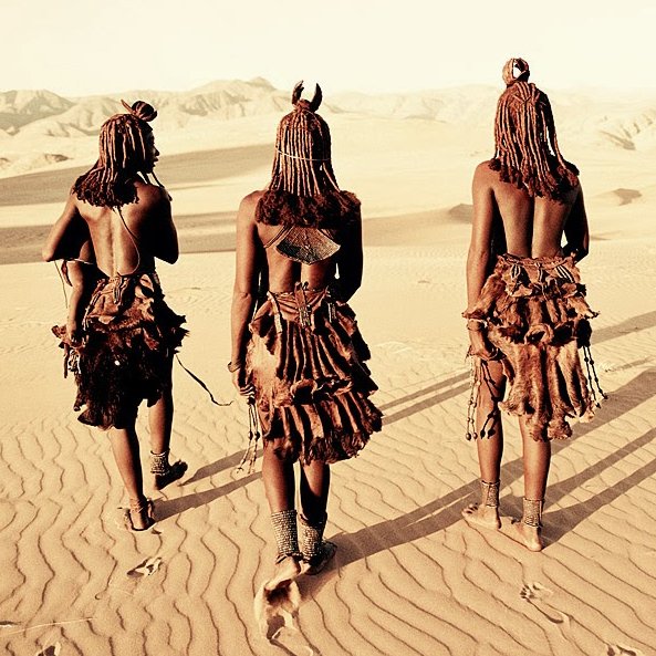 BBEditore's tweet photo. «Irraggiungibile felicità autonarrativa e epistemologica: storie di vita e spunti di anarchia metodologica per un récit africano che è già un classico dell’antropologia antiaccademica»

@00doppiozero #MatteoMeschiari
«La scimmia in bermuda» #HeikeBehrend

https://t.co/vTRtt7Ondx https://t.co/fKDMJalayR