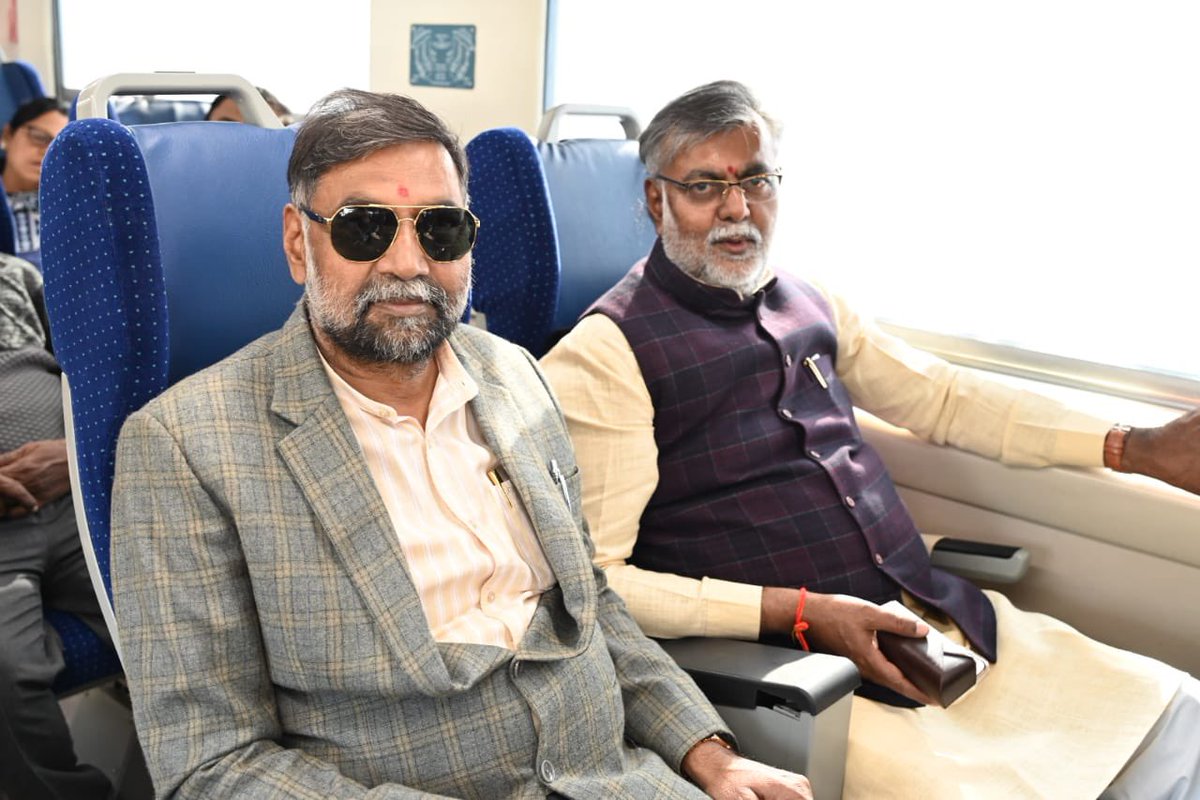prahladspatel's tweet photo. आज भोपाल से जबलपुर की यात्रा,रेलमार्ग द्वारा ।”वन्दे भारत “ एक्सप्रेस से ।@jalamsing_patel @PMOIndia @BJP4India @BJP4MP https://t.co/sLZZcvvZGz