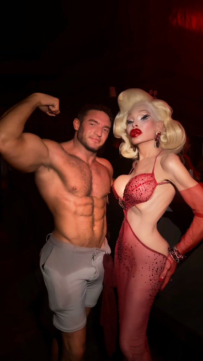 ChrisHunsinger's tweet image. Summer memories… The one and only @Amanda_Lepore 
#alittleobsessedalittleinlove #snatched #killerbod #clubkidqueen #Legend