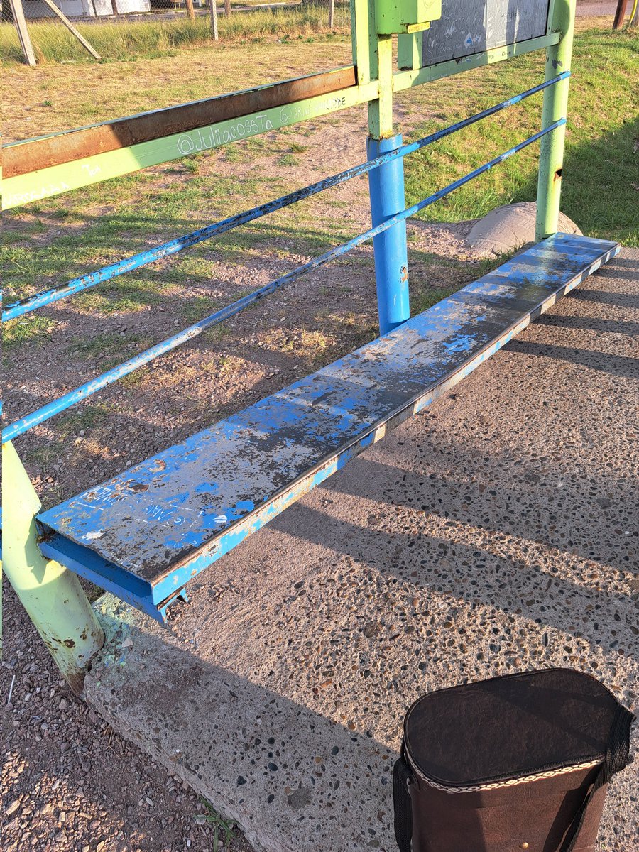 con razón tan caro el bondi boludo, si ahora agregaron toboganes a las paradas