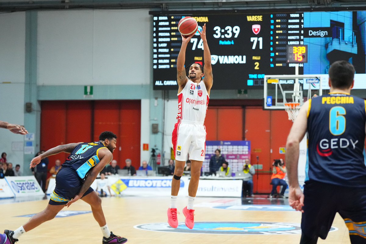 PallVarese's tweet photo. 𝙇𝙚𝙩’𝙨 𝙠𝙚𝙚𝙥 𝙤𝙣 𝙥𝙪𝙨𝙝𝙞𝙣𝙜 🔥

📸 #Ciamillo&amp;Castoria 

#NoiSiamoVarese #YourStoryOurStory https://t.co/mxFX82N68w