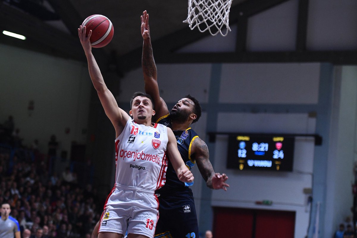 PallVarese's tweet photo. 𝙇𝙚𝙩’𝙨 𝙠𝙚𝙚𝙥 𝙤𝙣 𝙥𝙪𝙨𝙝𝙞𝙣𝙜 🔥

📸 #Ciamillo&amp;Castoria 

#NoiSiamoVarese #YourStoryOurStory https://t.co/mxFX82N68w