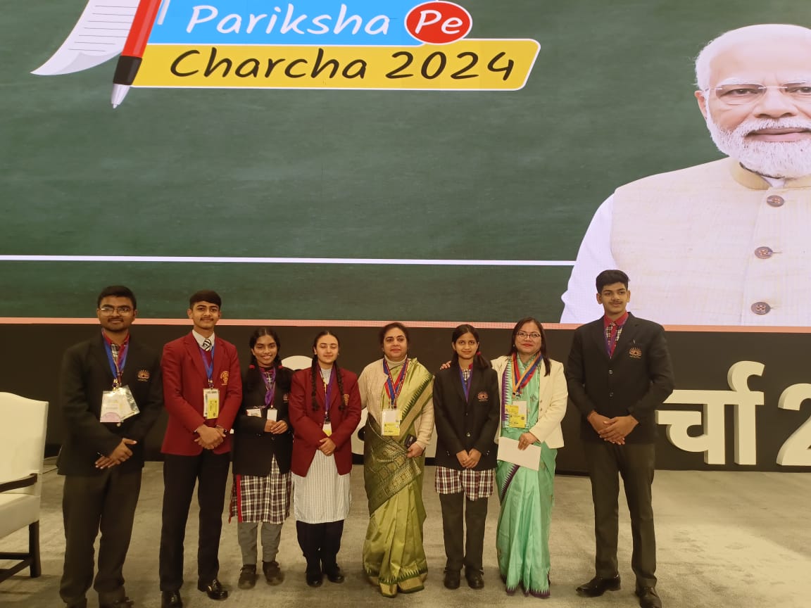 Commissioner, KVS Smt. Nidhi Pandey congratulated all the six students who anchored today's #ParikshaPeCharcha programme held at Bharat Mandapam in New Delhi.

#PPC2024 #ExamWarriors #KVS