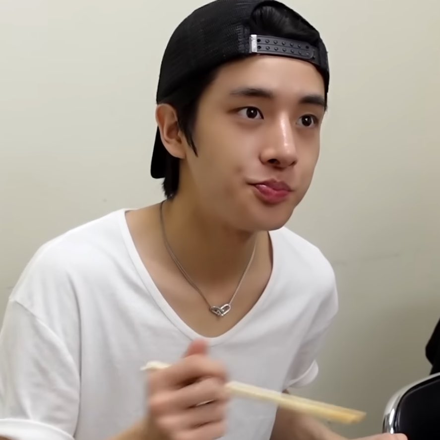 nongjakekub's tweet photo. อร่อยแท้แน่นอน เพราะน้องเจคเวลากินของอร่อยละลักยิ้มจุ๊บจิ๊บจาโผล่ 🤌🏻 https://t.co/5G7HHxyDeA