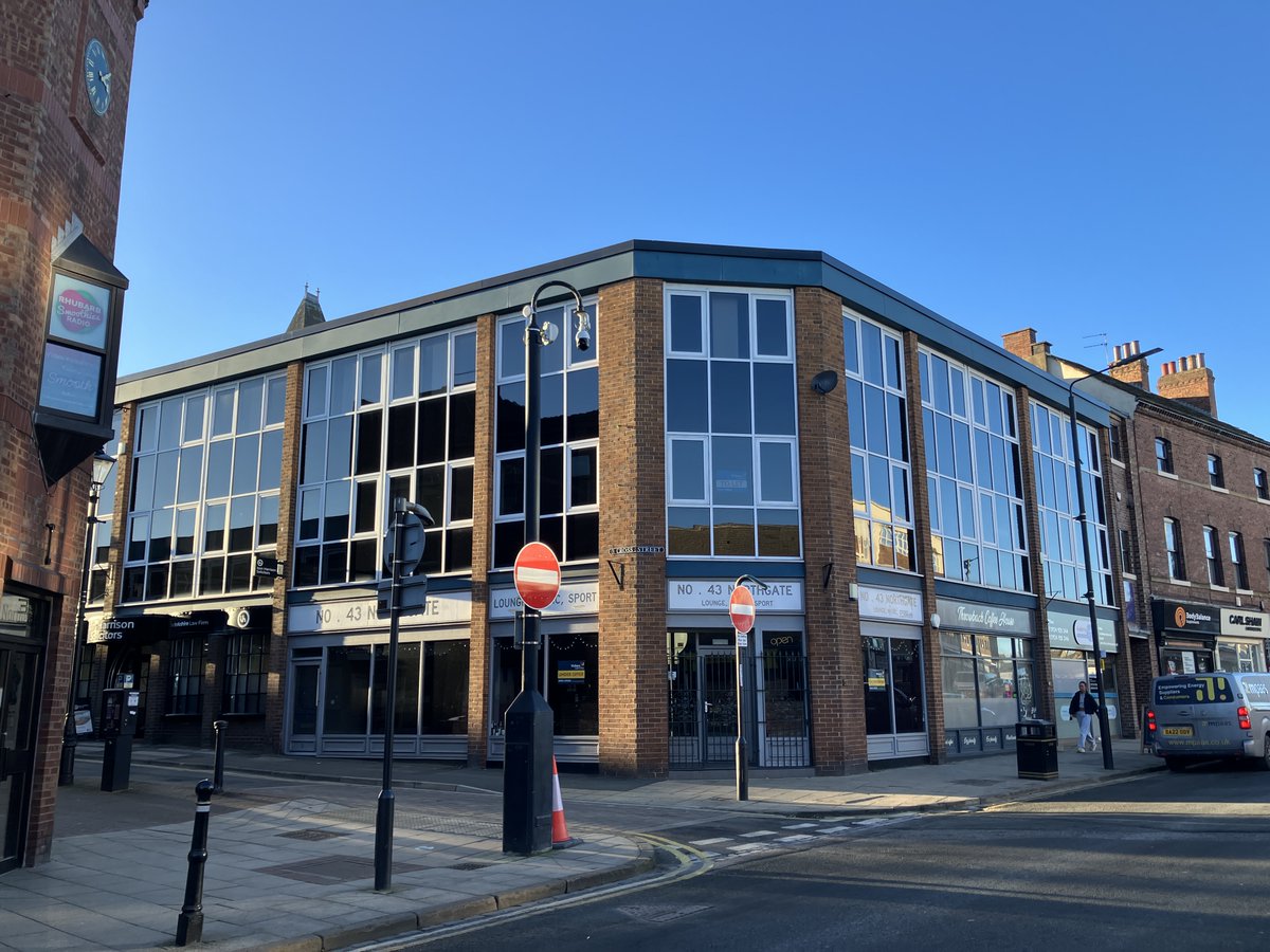GF RETAIL UNIT 
TO LET 
WAKEFIELD CITY CENTRE 883 sq ft

Located within Wakefield's restaurant hub
Prominent corner position
Modern shop front 
Excellent display windows 
DDA Compliant Wc facilities 

☎️01924 291500
 📧wakefield@vickerscarnley.co.uk

#retail #commercialproperty