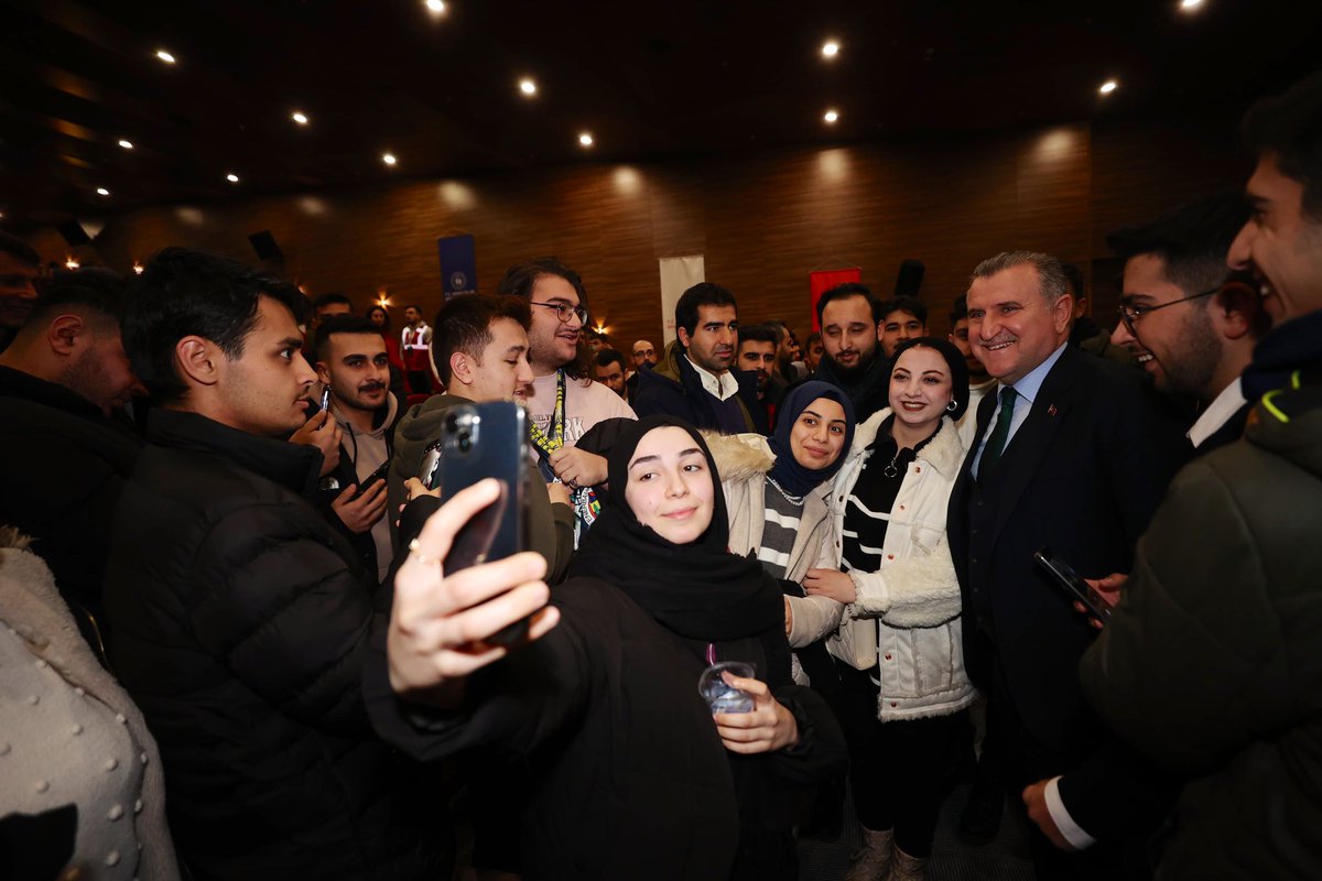 8. Tematik Kış Kamplarımız başladı.

Biz de İnsan Hakları ve Hukuk Kampı'nda ülkemizin dört bir yanından gelen gençlerimizle buluştuk.

Katılan tüm öğrencilerimize keyifli ve verimli bir kamp süreci dilerim.🙋🏻‍♂️#GSBYurtlarıKampta

📍İstanbul • GSB Haydar Aliyev Yurdu