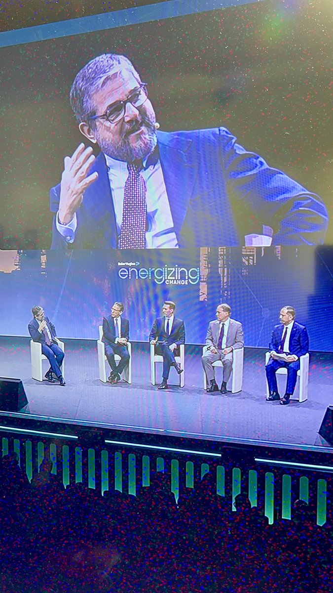 Vale_Valentini_'s tweet photo. 📍Oggi a #Firenze per partecipare al @bakerhughesco Annual Meeting 2024 #EnergizingChange
🔋Questa mattina sono intervenuto al Panel ministeriale: “Is Global Governance the Solution for the Energy Trilemma?”
#BHAM2024 #EnergyTrilemma #EnergyTransition #EnergyForward #Energy #Technology #Sustainability #Innovation #29gennaio