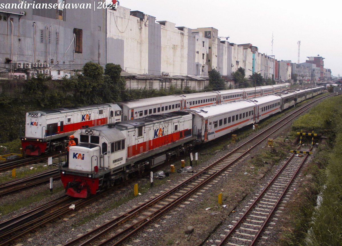 argothrottle's tweet photo. KIRIM RANGKAIAN EX KKA π’
Kecelakaan Kereta Api (KKA) antara KA 65 Turangga dengan KA 350 Commuter Line Bandung Raya pada tanggal 05 Januari 2024 silam, menyisakan duka yang mendalam. Semoga tidak ada kembali kejadian tersebut π
#argothrottle #keretaapi #kai121 #turangga https://t.co/XNXzRJW7rR