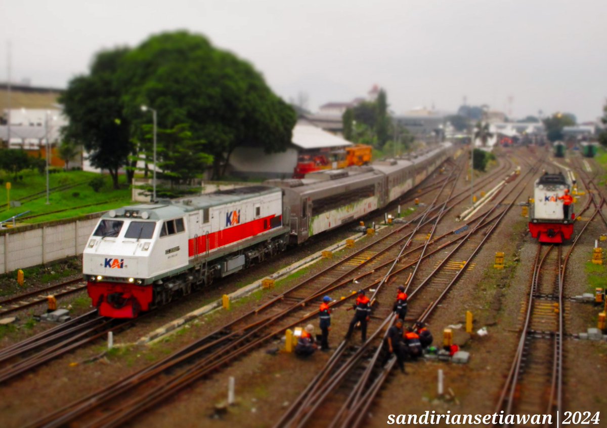 argothrottle's tweet photo. KIRIM RANGKAIAN EX KKA π’
Kecelakaan Kereta Api (KKA) antara KA 65 Turangga dengan KA 350 Commuter Line Bandung Raya pada tanggal 05 Januari 2024 silam, menyisakan duka yang mendalam. Semoga tidak ada kembali kejadian tersebut π
#argothrottle #keretaapi #kai121 #turangga https://t.co/XNXzRJW7rR