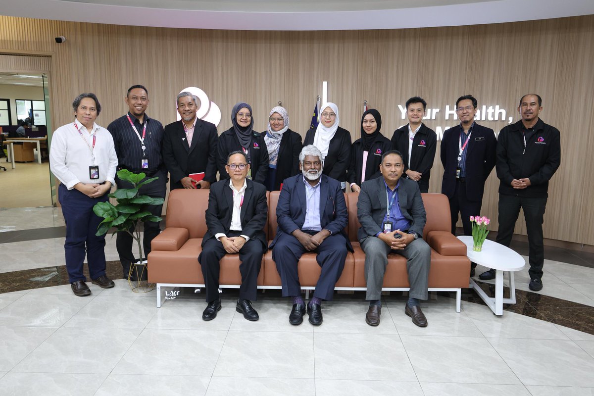 protecthealthco's tweet photo. Welcoming Professor Elilarasu Renganathan, our newly appointed Independent Director, to the ProtectHealth office. https://t.co/6hxF0cAuR8