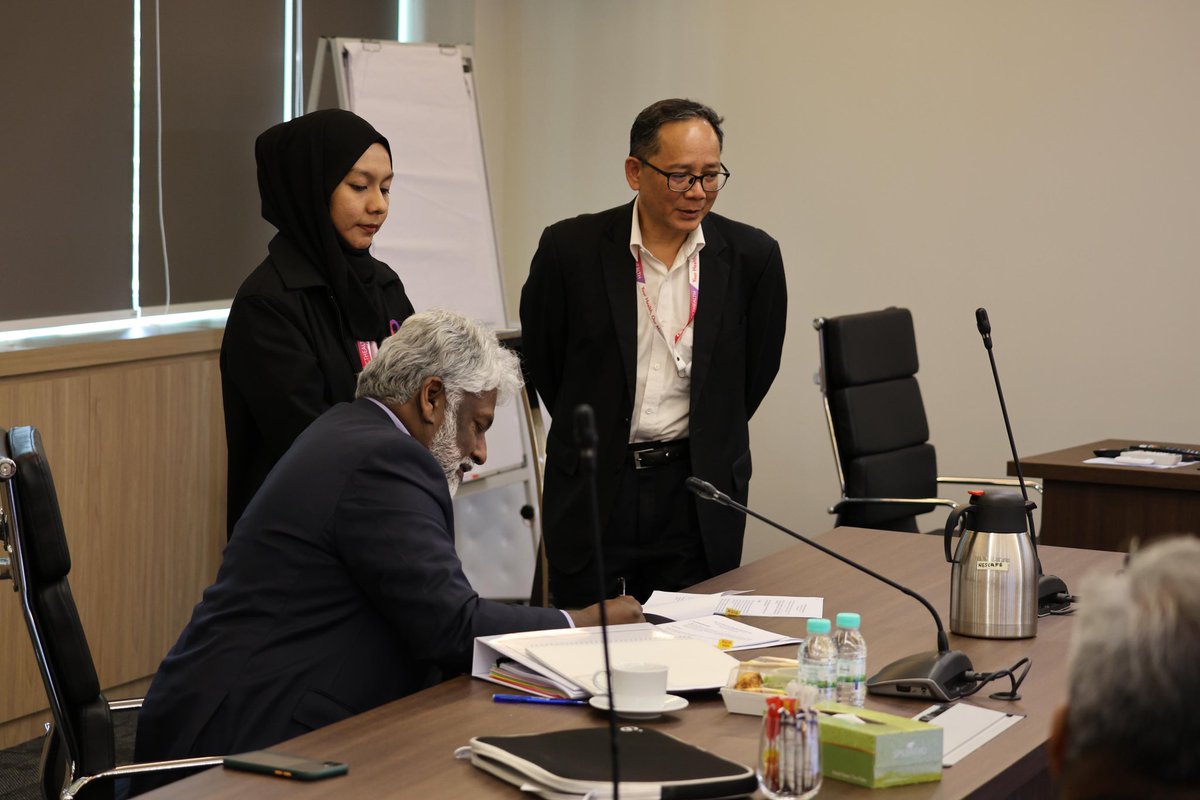 protecthealthco's tweet photo. Welcoming Professor Elilarasu Renganathan, our newly appointed Independent Director, to the ProtectHealth office. https://t.co/6hxF0cAuR8