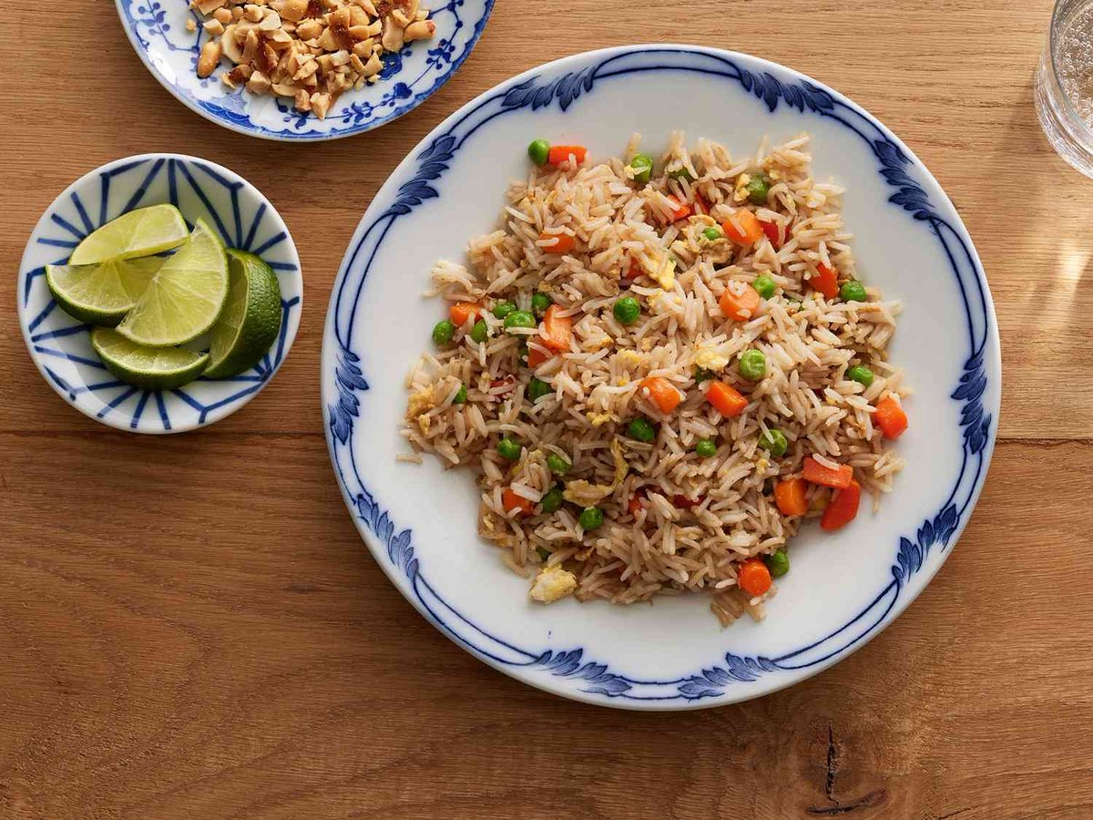DelaneyStea1064's tweet photo. Fried Rice
Ingredients:
 Cooked rice, vegetables (such as peas, carrots, and corn), eggs, soy sauce, and green onions.
Instructions:
 Stir-fry cooked rice with vegetables, eggs, soy sauce, and green onions until well combined. https://t.co/QAgrgYA7km