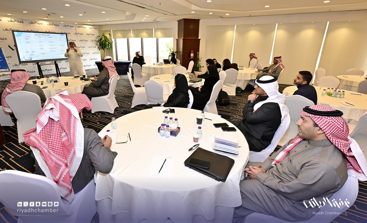 RiyadhChamber's tweet photo. لجنة شركات الأدوية بـ #غرفة_الرياض برئاسة ص. محمد البهلال، تنظم ورشة عمل: دعم برامج بناء القدرات للمهن الصيدلانية في القطاع الصحي الخاص، بالتعاون مع الوكالة المساعدة للتوطين بوزارة الصحة ممثلة بالإدارة العامة لتمكين رأس المال البشري وبحضور عدد من الشركات الخاصة بالقطاع الدوائي . https://t.co/r0FmdcsSEf