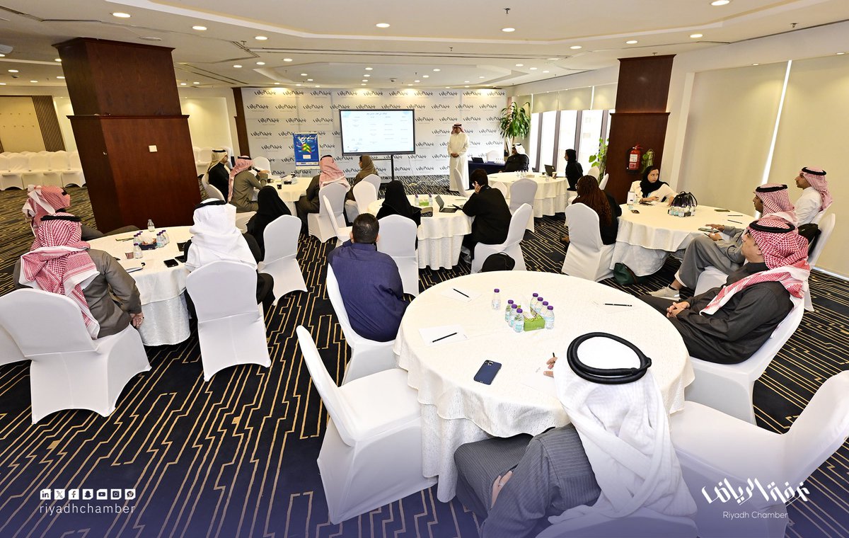 RiyadhChamber's tweet photo. لجنة شركات الأدوية بـ #غرفة_الرياض برئاسة ص. محمد البهلال، تنظم ورشة عمل: دعم برامج بناء القدرات للمهن الصيدلانية في القطاع الصحي الخاص، بالتعاون مع الوكالة المساعدة للتوطين بوزارة الصحة ممثلة بالإدارة العامة لتمكين رأس المال البشري وبحضور عدد من الشركات الخاصة بالقطاع الدوائي . https://t.co/r0FmdcsSEf