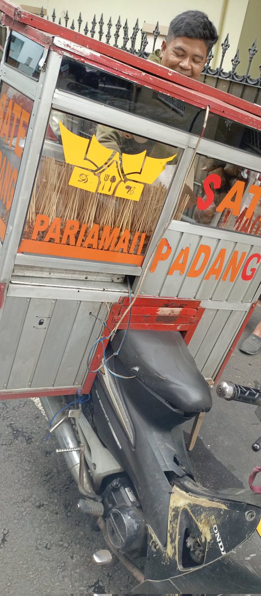 Fauzarozi's tweet photo. sate padang keliling Sawojajar dan sigura 
semua home made kripik baladonya juga 
@infomalang @malangkuliner https://t.co/iAKrPb09R6