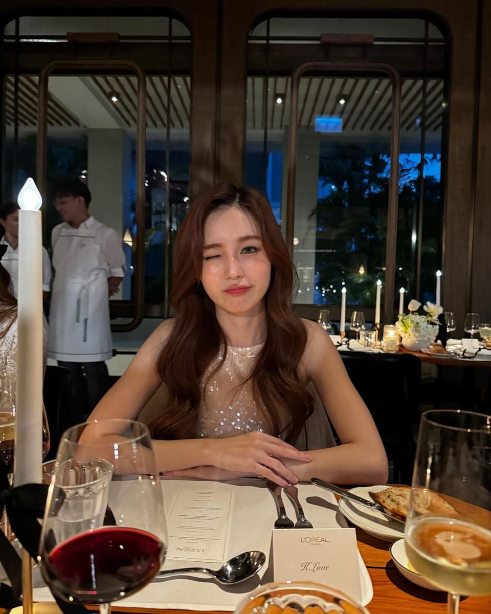 guniebe's tweet photo. love's pov                               milk's pov https://t.co/NMFsLNMJtX
