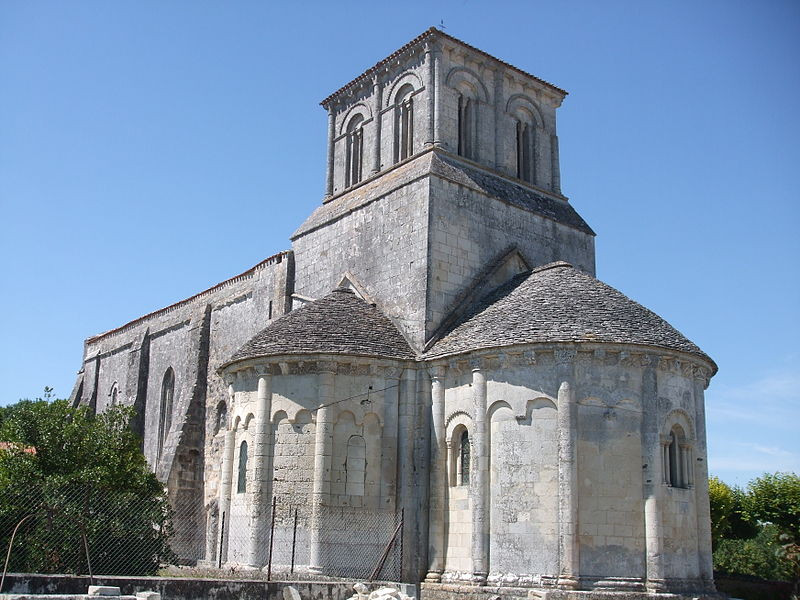 MonumentumFr's tweet photo. Eglise Saint-Sulpice à #Marignac (#CharenteMaritime) Le plan, avec un choeur et des croisillons arrondis, se rapproche du trèfle. Les trois absides sont décorées, à l'extérieur, de colonnes engagées, de fausses...
Suite 👉 https://t.co/fSIXyE8O0p
#Patrimoine #MonumentHistorique https://t.co/ioW8OlV0ER