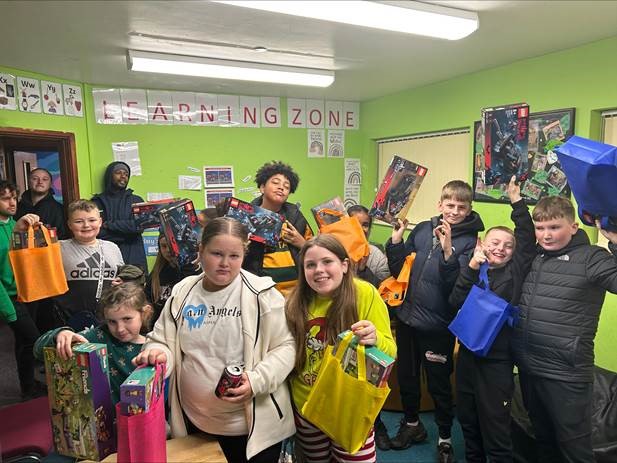 Mission Christmas!🎁 Recently, young people from Ashton Vale Club for Young People, Sea Mills Boys and Girls Club, Grove Youth Club and our Youth Club on Wheels received Christmas gifts thanks to Cash for Kids Mission Christmas! Thank you @cashforkids!🙌