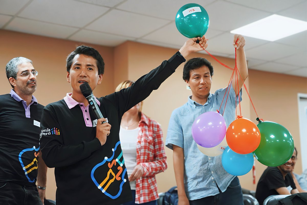 fundacionbotin's tweet photo. @SINFONIAperu Este increíble grupo está llevando a cabo una importantísima labor en el ámbito educativo, generando procesos de transformación social mediante la enseñanza colectiva de la música, así que no podríamos estar más emocionados de tenerlos a bordo. https://t.co/6PJzaI0KYX
