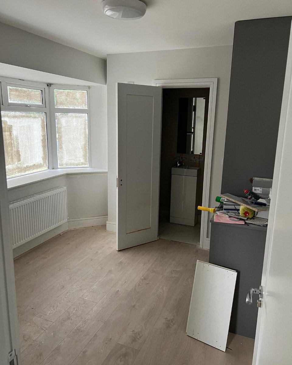 garrett_peers's tweet image. Not long left on this one... 💪🏻

Check out Chris giving the place a little tidy 🧹🤣

#propertytransformation #sharedaccommodation #sharedliving #sharedspaces #dublinhomes #dublinrealestate #propertyrenovation #hmo