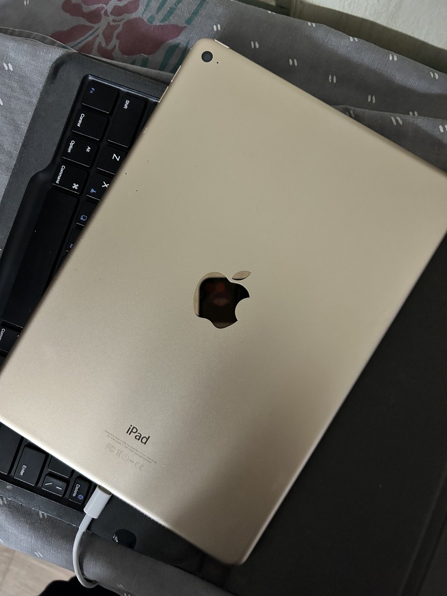 inuokkoz's tweet photo. ☻ wts lfb ph ☻

RUSH SELLING
iPad Air 2 128 gb Gold
- Lady Owned!

💰 10,000 PHP (negotiable)
💳 gcash, metrobank, maya
📍 metro manila
🚚 meet ups, lalamove, lbc only

☻ no cash on pick up via lbc
☻ with anker keyboard
☻ random rt-er gets 200 PHP once sold! https://t.co/EFgyXfNmxI