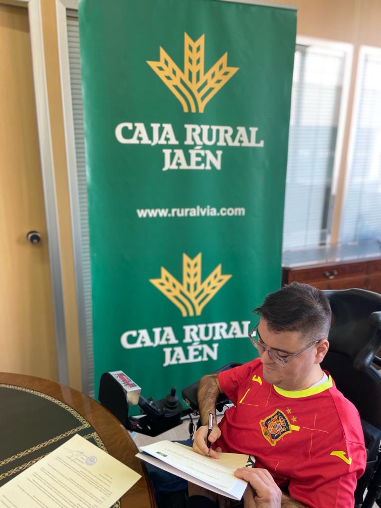 Alex28z's tweet photo. Hoy quiero agradecer en este tweet la colaboración que la Caja Rural de Jaén ha tenido con mi persona, una entidad que marca la diferencia con el resto por esos pequeños detalles y a la que yo más que una entidad veo como una familia comprometida, humilde y cercana. https://t.co/UJayQYhwO4