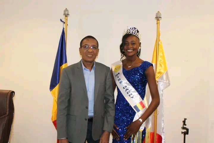 D_Djombe's tweet photo. Miss Dary 2024 dorénavant ambassadrice du parti #PCS porteuse de messages de la paix et d'unité dans l'unité.#accueillie à la cité de Toumaï par le président Moustapha Masri. https://t.co/38F2dP5Qvi