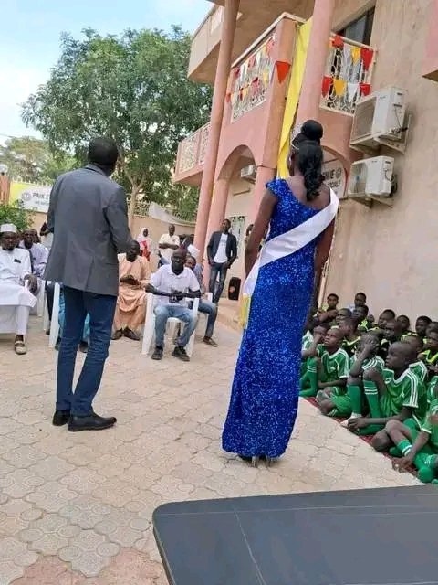 D_Djombe's tweet photo. Miss Dary 2024 dorénavant ambassadrice du parti #PCS porteuse de messages de la paix et d'unité dans l'unité.#accueillie à la cité de Toumaï par le président Moustapha Masri. https://t.co/38F2dP5Qvi
