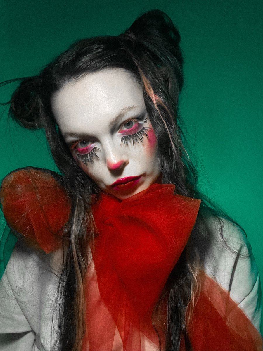Hi Fam🤡
Happy Monday💔

My world seems to have shaken and split into before and after. I'm still trying to put the puzzle together and assess the damage of this reflection.👹🤦🏻‍♀️💀

So, how was your January?