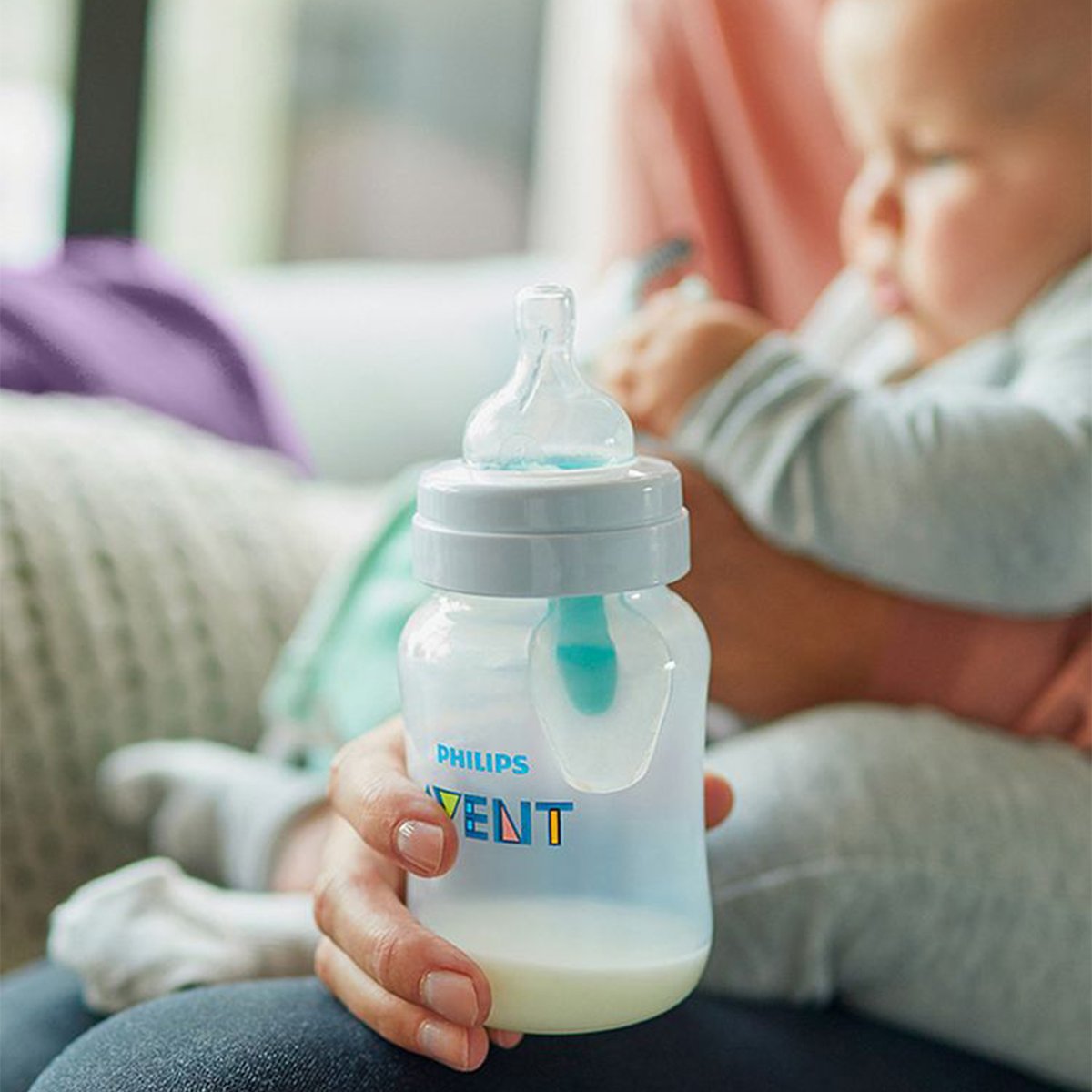 laadleeuae's tweet photo. Feed your baby with ease - anytime, anywhere! 🍼 

With Philips Avent Natural Baby Bottles featuring the innovative Natural Response Nipple.

Give your baby the best with Philips Avent! 💙 

Shop now from the link in bio. https://t.co/WAUJGWYIwa

#Laadlee #PhilipsAvent https://t.co/WYTEVA8E3M