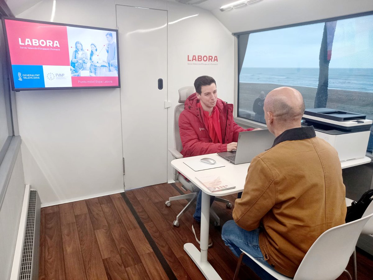GVAlabora's tweet photo. 🆕#Labora ha presentat a #Peníscola els autobusos que recorreran els municipis de la #Comunitat en els quals no hi ha #EspaiLabora🚍

🫱🏼‍🫲🏻@generalitat  i @fvmpendirecto  col·laboren per a trencar barreres⛰️i oferir-te un millor servei 👏

💼#ElbusdeLabora t'acosta a l'#ocupació⬇️ https://t.co/kzjKjg3xoO