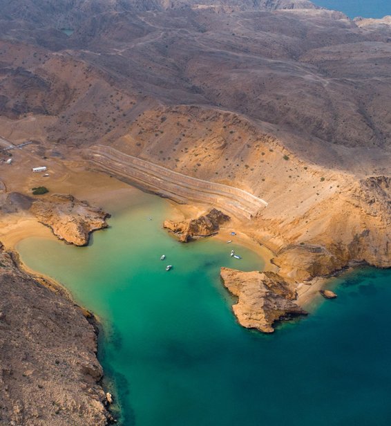 رسمياً تدشين مشروع تطوير "منتجع بندر الخيران" على مساحة أكثر من (189) ألف متر مربع، وبتكلفة (36) مليون ريال عماني.

سيوفر المنتجع 120 غرفة فندقية، ومجموعة من المطاعم والمرافق المتكاملة، وأنشطة متنوعة كالرياضات المائية.