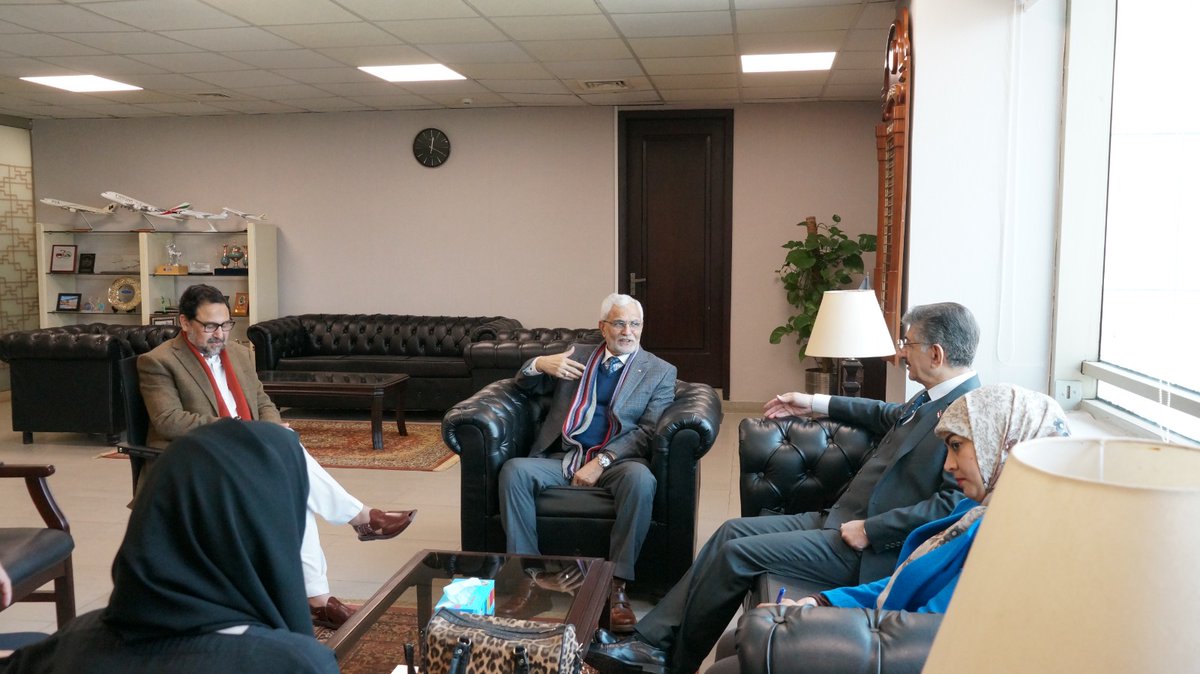 AviMinistry's tweet photo. PM's aide on avn. Farhat Hussain Khan held a mtg. with Amb. Of 🇮🇶to 🇵🇰 H. E. Hamid Abbas Lafta to discuss var. issues of air transportation. Both sides reiterated their firm resolve to further strengthen the B/L relationship in avn. Sector. https://t.co/8GzUMBFeF7