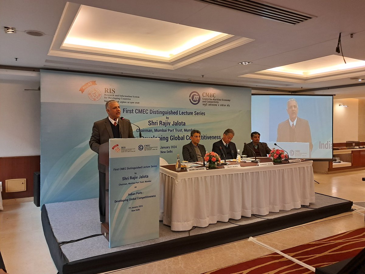 cmec_ris's tweet photo. #ShipBuilding #Digitalization and need to switch from #SWIFT...range of issues on Dias at #CMEC #DistinguishedLectureSeries
@RIS_NewDelhi @Sachin_Chat https://t.co/ANsgqqcYlZ