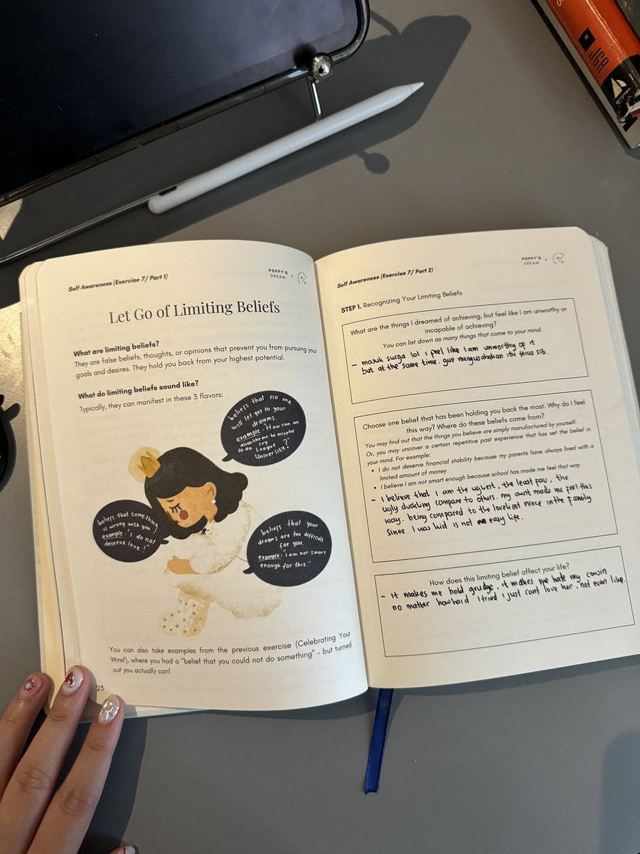 insecuristy's tweet photo. kenapa ya hidup ga ada kurikulumnya?
makin dewasa makin sering ngerasa clueless dan ga yakin sama pilihan hidup.

i've been there dan rasanya ga enak banget.

tapi, coba deh pake buku ini!
buku ini bantu aku lebih kenal sama diri sendiri dan lebih pede sama arah hidupku. <3 https://t.co/OmzP2fgqlY