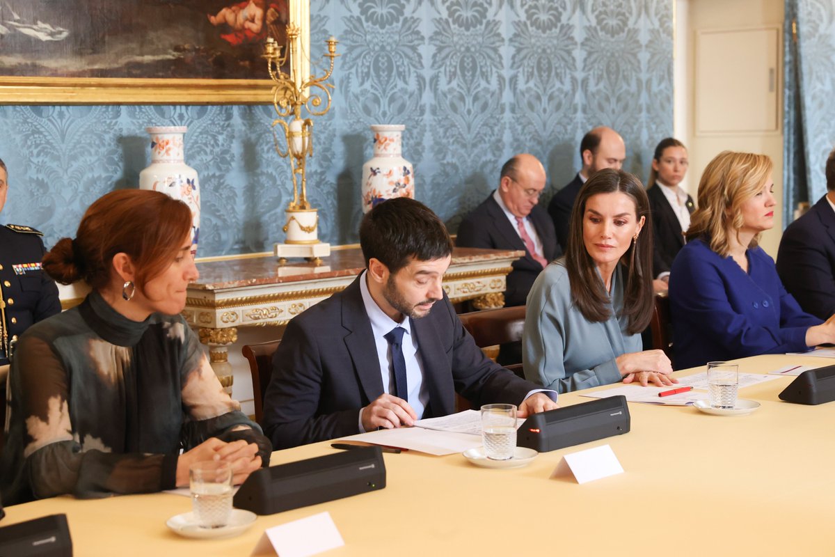 CasaReal's tweet photo. La Reina preside en el Palacio Real de Aranjuez la 31ª reunión del Consejo del Real Patronato sobre Discapacidad, institución pública cuyo objetivo es proteger los derechos de las personas con discapacidad para asegurar la inclusión social.
➡️https://t.co/Fz3JseDbpP https://t.co/EePVQLlCS1