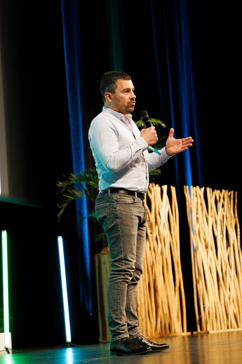 LinktByAltitude's tweet photo. 📷 Retour en images sur notre convention annuelle 2024
La #TeamLinkt s'est réunie au Palais des Congrès de Paris pour dresser le bilan de l’année 2023 et présenter les nombreux projets et ambitions pour les années à venir 🚀
#Linkt #Télécoms #Entreprise #Evenement https://t.co/e3NidENdIu
